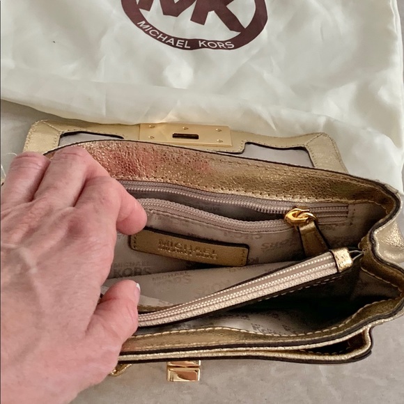 NEW CONDITION - MICHAEL KORS Shoulder/Crossbody Bag (Gold) - Picture 16 of 16